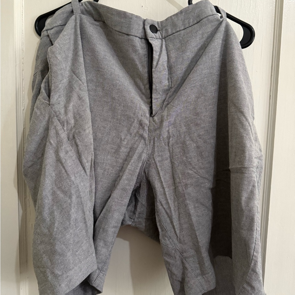 Lululemon Athletica Gray Flat Front Men Shorts